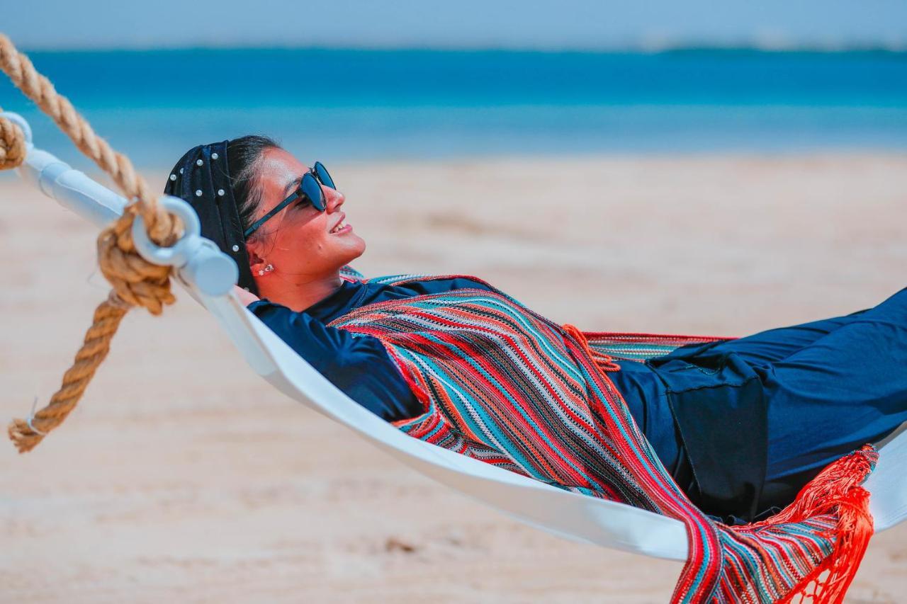 Bay La Sun Hotel And Marina - Emaar King Abdullah Economic City Exterior photo A woman relaxing in a hammock