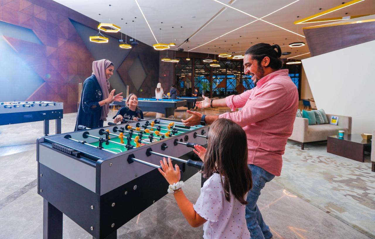 Bay La Sun Hotel And Marina - Emaar King Abdullah Economic City Exterior photo Family playing table football