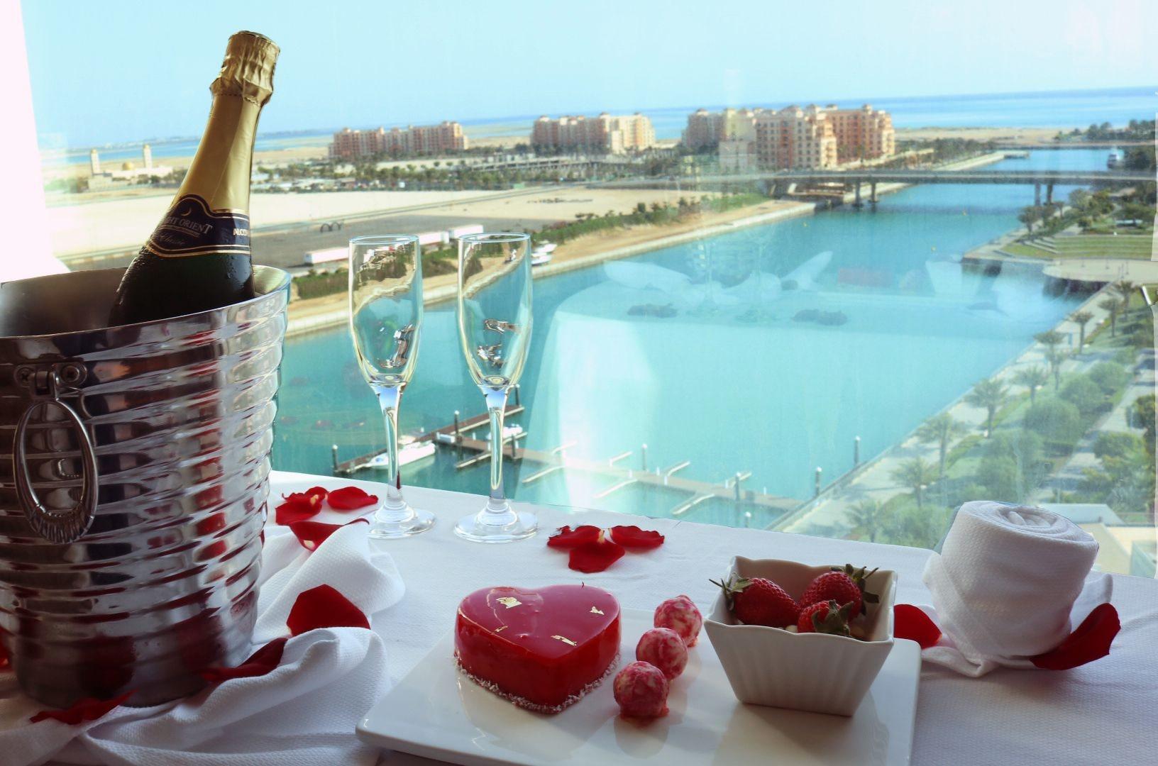 Bay La Sun Hotel And Marina - Emaar King Abdullah Economic City Exterior photo View of the lagoon