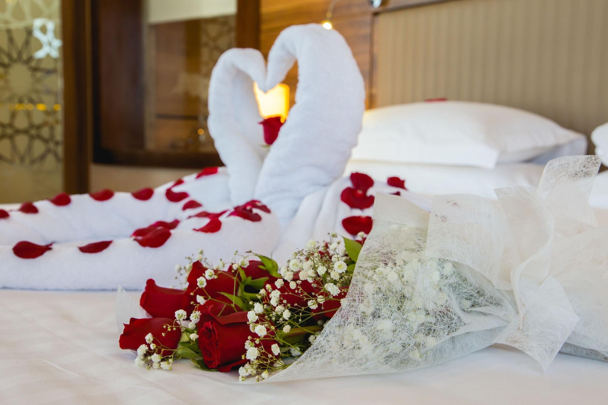 Bay La Sun Hotel And Marina - Emaar King Abdullah Economic City Exterior photo Honeymoon suite