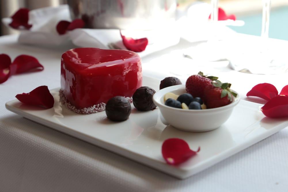 Bay La Sun Hotel And Marina - Emaar King Abdullah Economic City Exterior photo A dessert