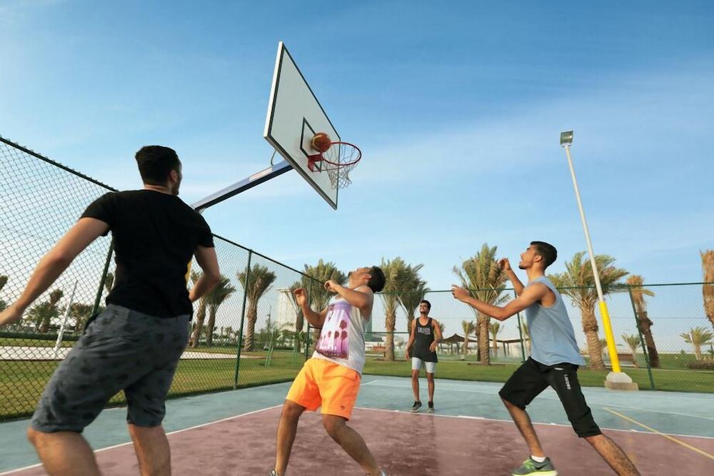 Bay La Sun Hotel And Marina - Emaar King Abdullah Economic City Exterior photo Basketball in Al-Shaab