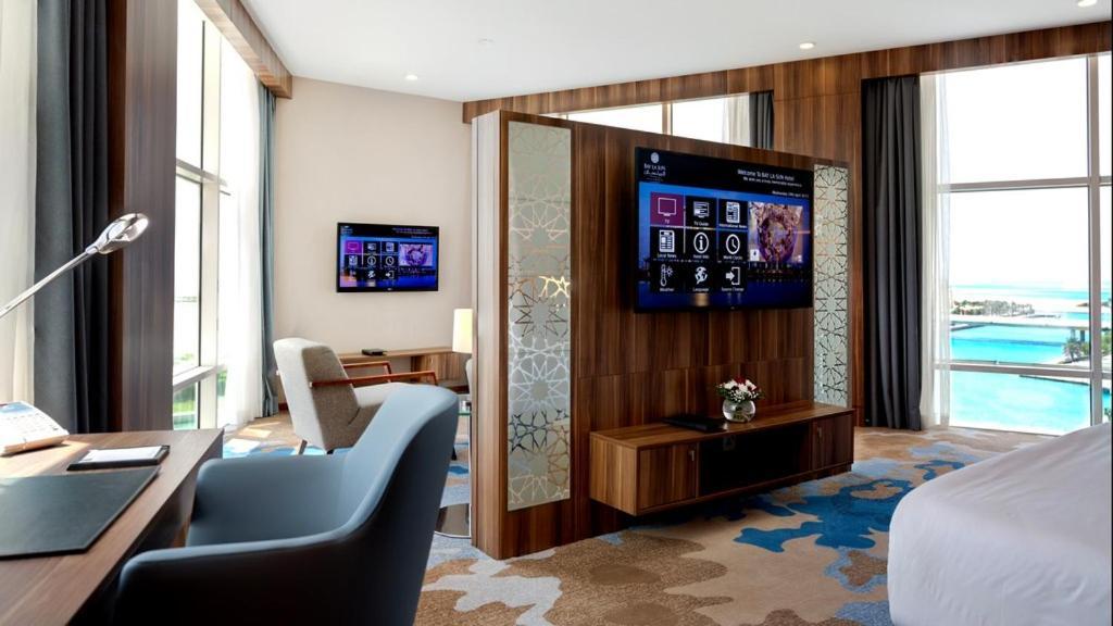 Bay La Sun Hotel And Marina - Emaar King Abdullah Economic City Exterior photo A suite at the Atlantis Paradise Island