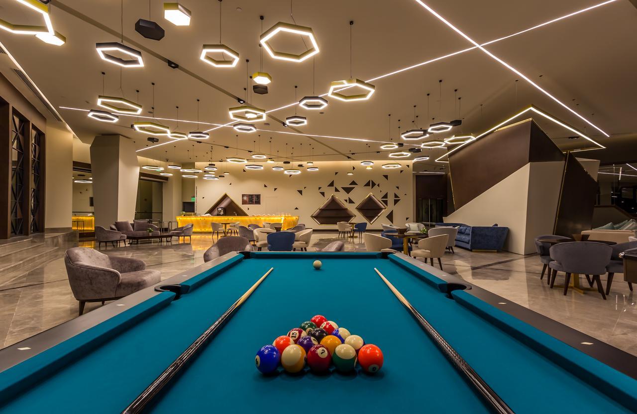 Bay La Sun Hotel And Marina - Emaar King Abdullah Economic City Exterior photo The pool table at the 100000-square-foot (9,300 m2) clubhouse