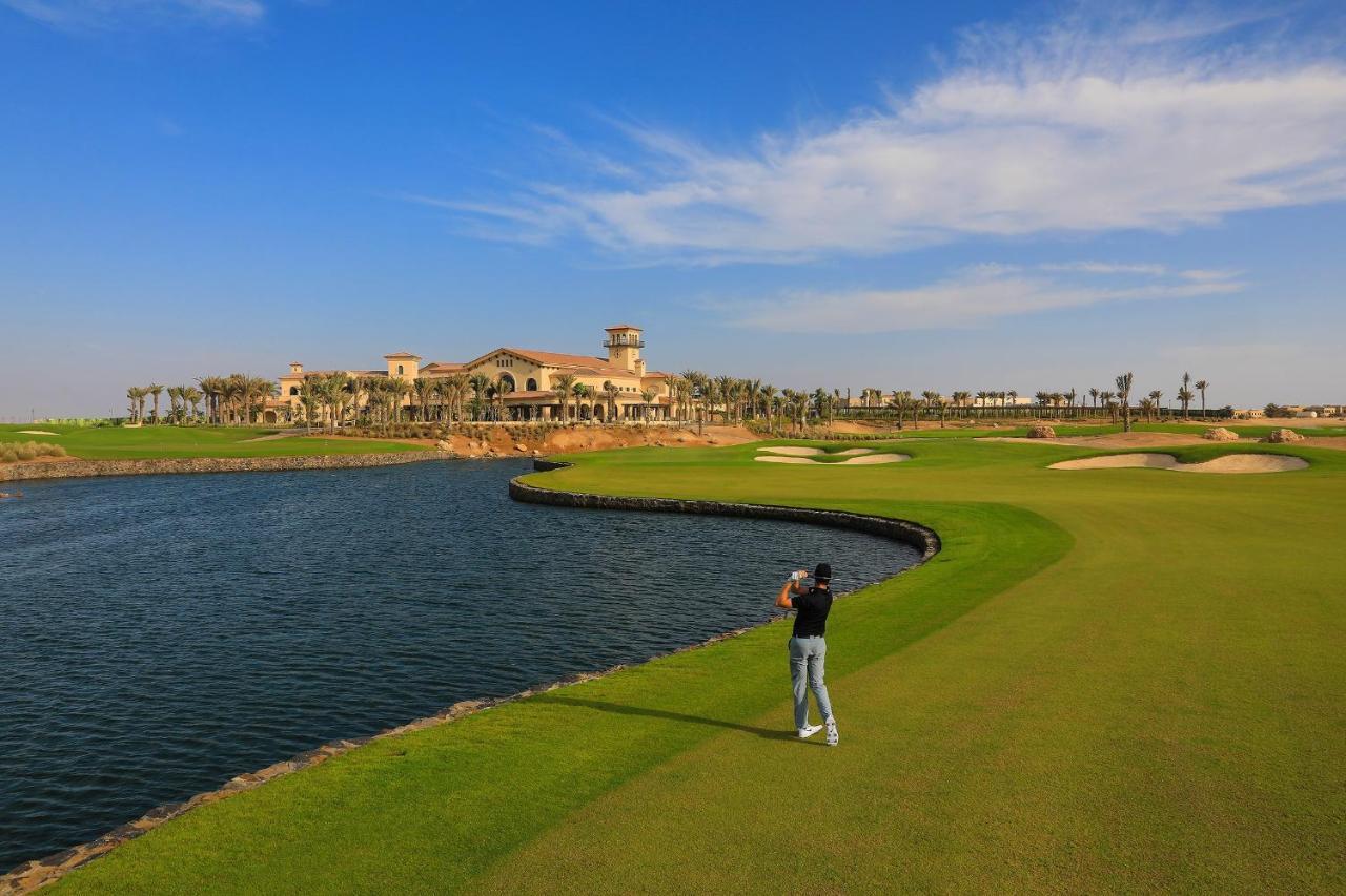 Bay La Sun Hotel And Marina - Emaar King Abdullah Economic City Exterior photo Golf course at the Emirates Golf Club